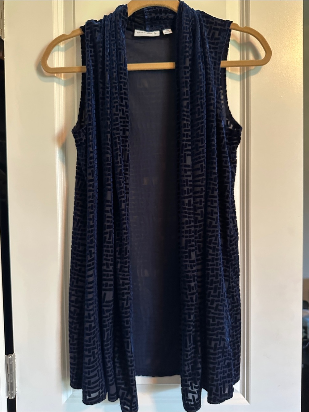 Navy Textured Open Front Sleeveless Cardigan Vest. Size X
